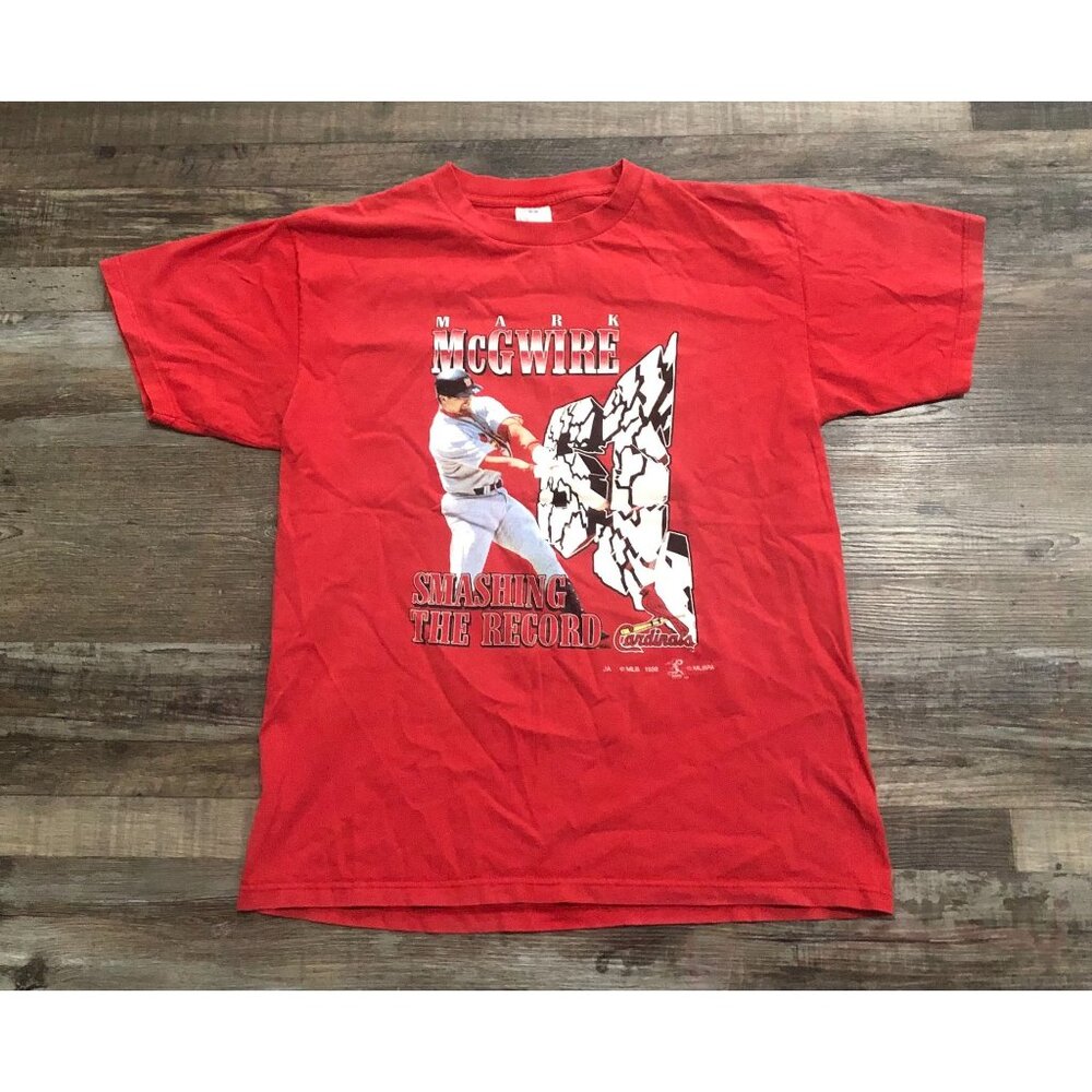 Vtg 1998 Mark McGwire Smashing the Homerun Record 61 T Shirt Large Red